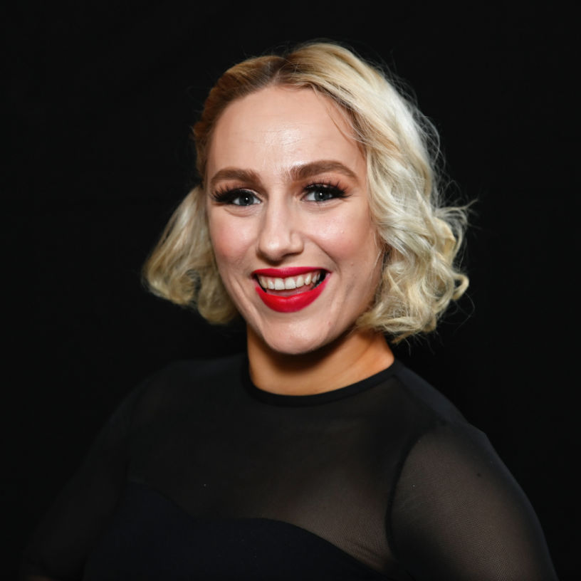 Young Actress headshot for the show Chicago